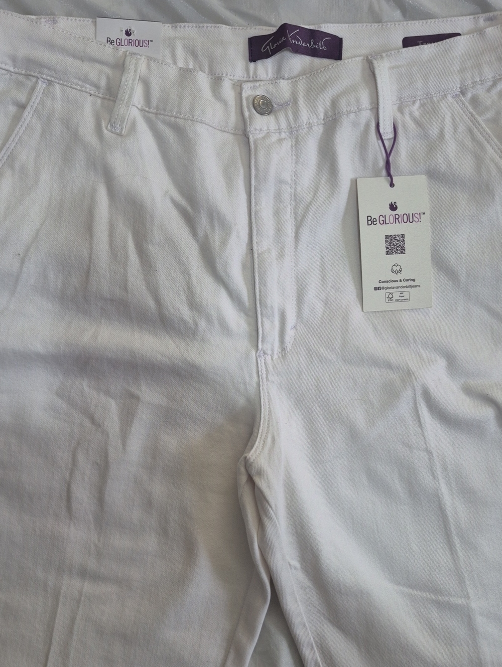 Gloria Vanderbilt White Jeans with Branded Tag